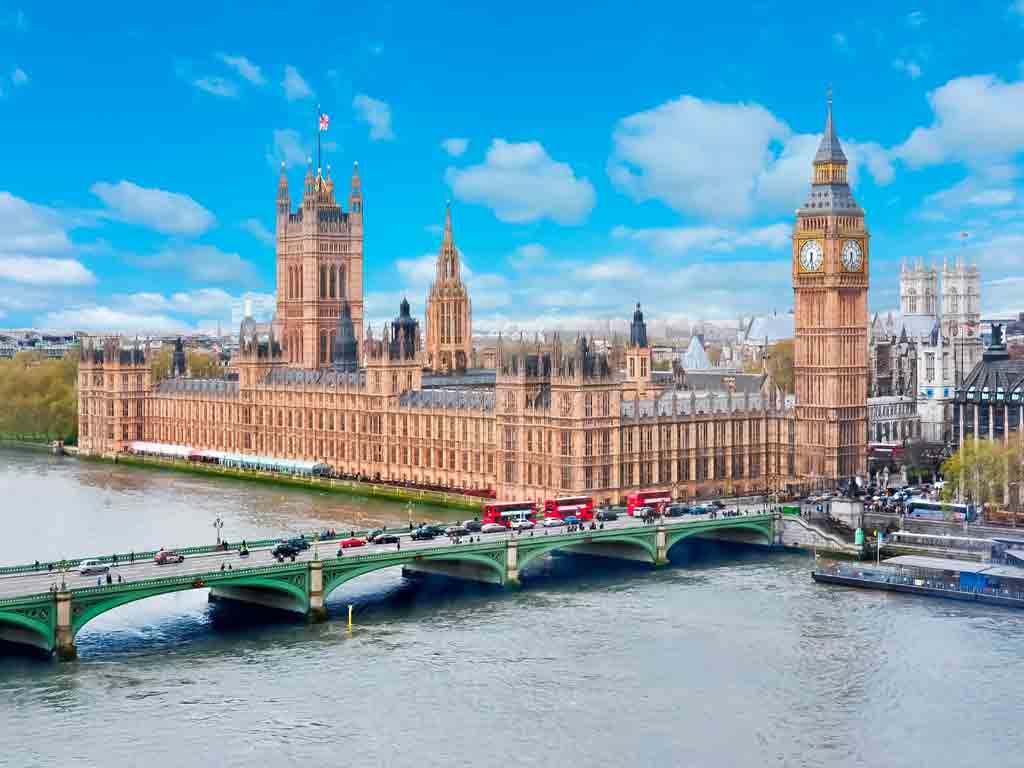 Explore New Educational Horizons in the UK 🎓 1 Study In UK